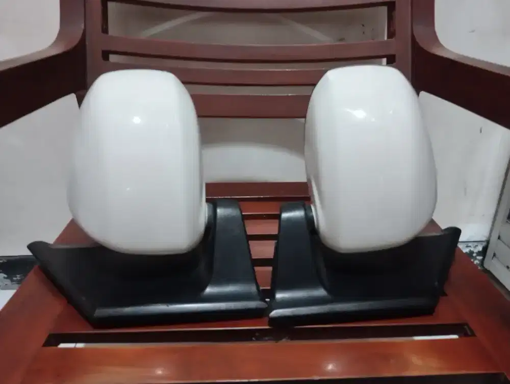 Spion mobil daihatsu