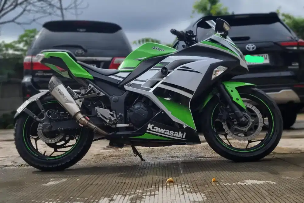 Jual  kawasaki ninja250  baru jarang di pake