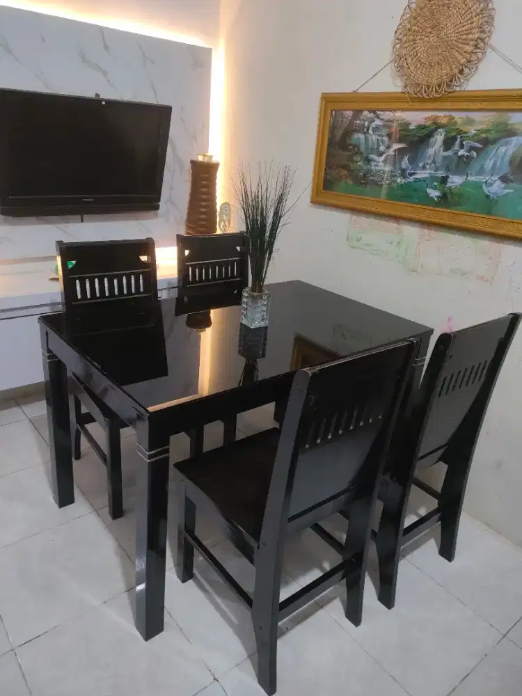MEJA MAKAN 4 KURSI MINIMALIS JUAL CEPAT