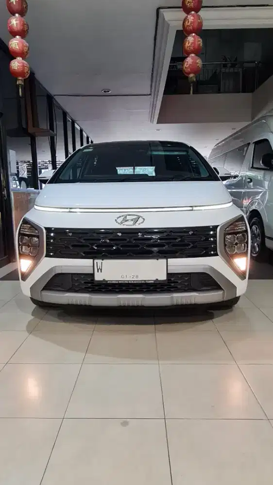 Hyundai Stargazer Prime Captain Seat Two Tone 1.5 A/T 2022