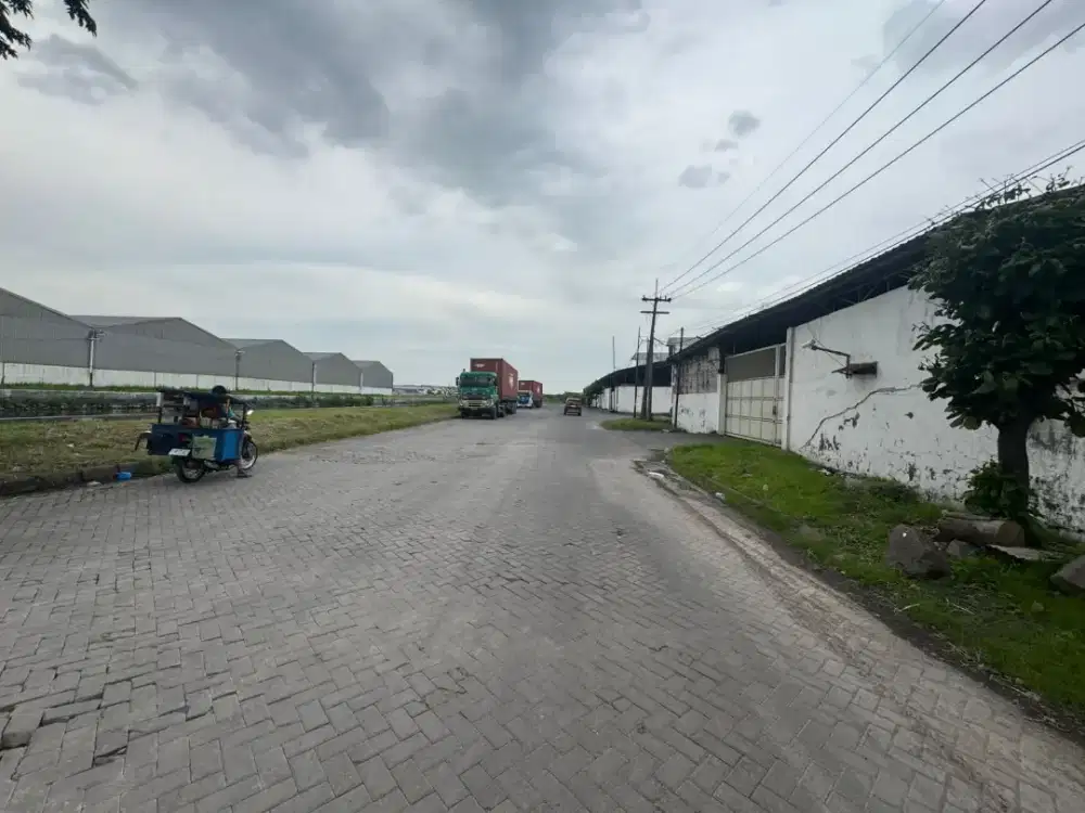 Surimulia Margomulyo. Akses kontainer 40. Sebelah tol. SBY barat