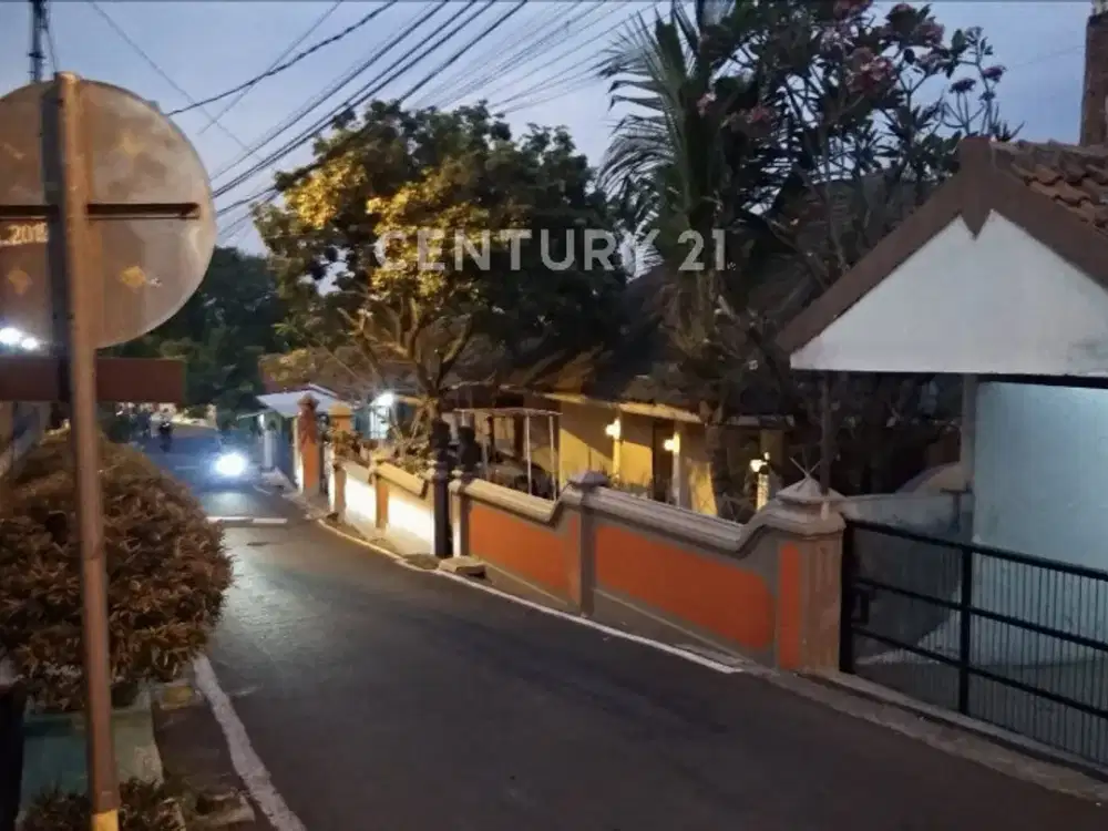 Rumah Berarsitektur Kolonial Belanda Bali Jawa, Asri, Area Cinde.