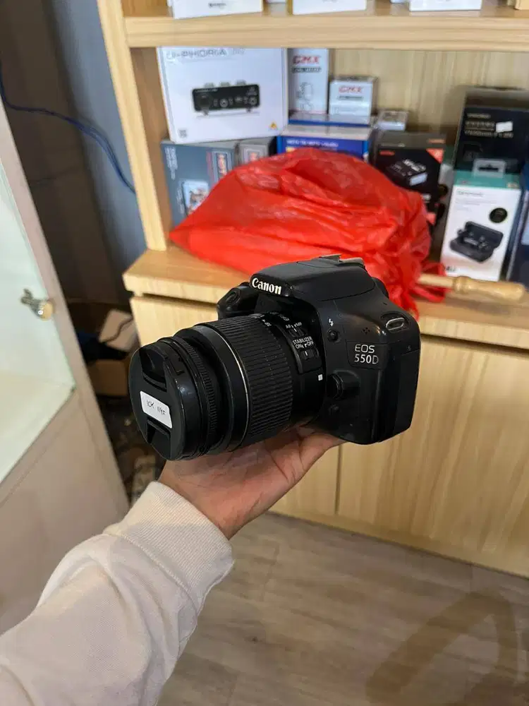 KAMERA CANON 550D + KIT