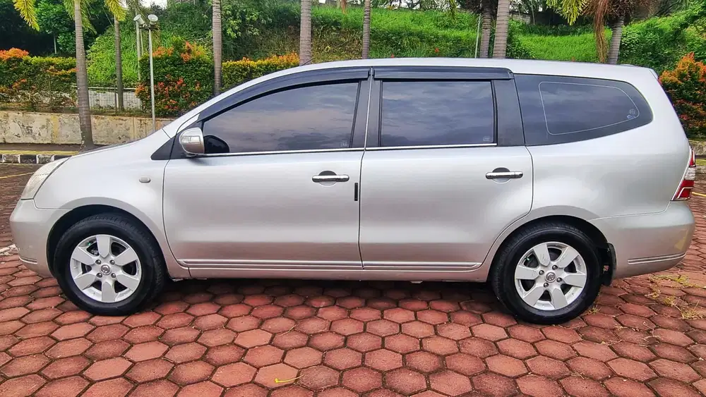 Nissan Grand livina 2011 Bensin