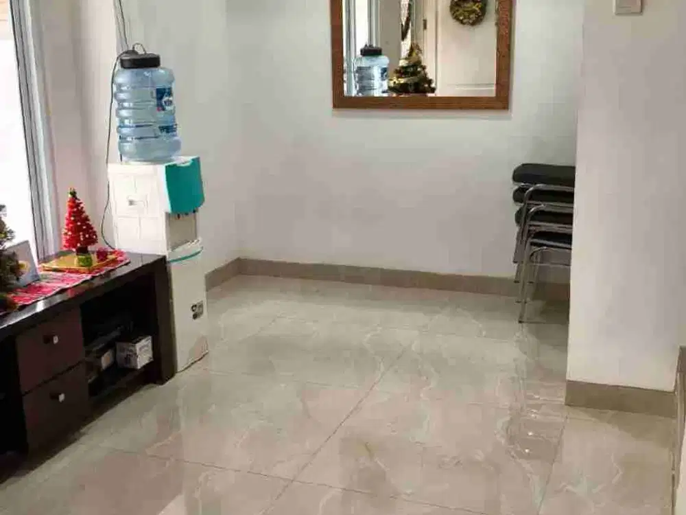 Rumah Depan Kolam Renang Cluster Montana Gading Serpong