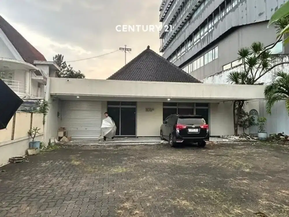 RUMAH LUAS LOKASI STRATEGIS PUSAT KOTA DI GAJAHMADA SEMARANG