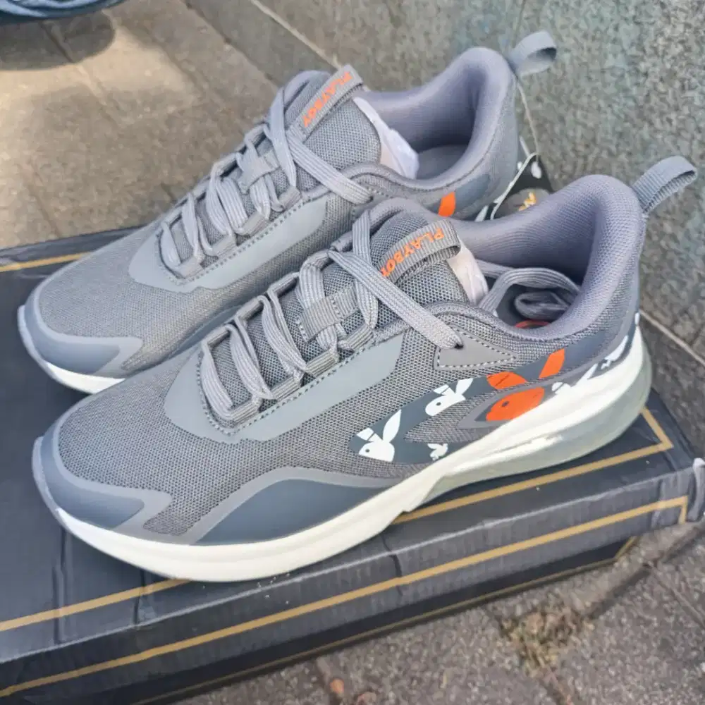 Sepatu pria merk Playboy ukuran 39