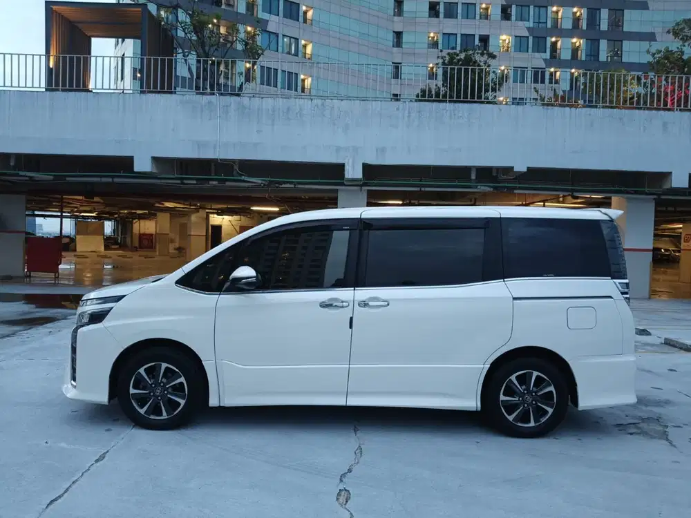 Toyota Voxy 2018 Bensin