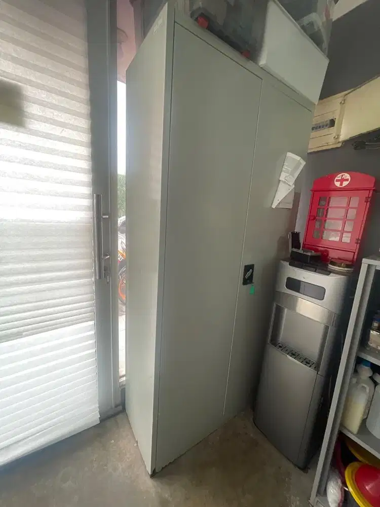 Lemari Besi Warna Abu