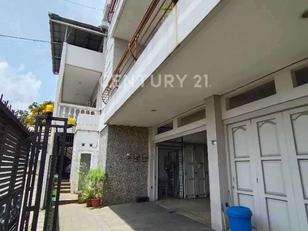 Rumah 3 Lantai , Ada View, Bebas Bebas Banjir.