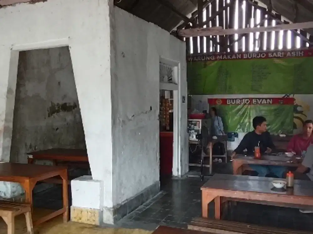 Rumah Usaha Kuliner
letak Dekat Kampus Udinus
parkir Luas