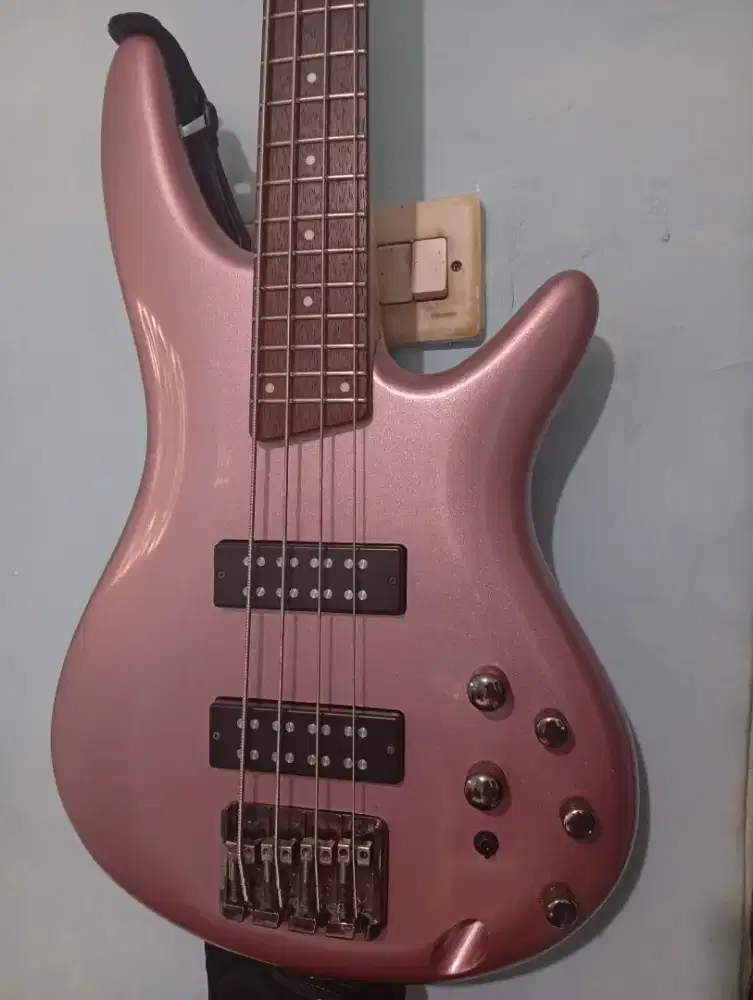 Bass Ibanez SR300E (Aktif)
