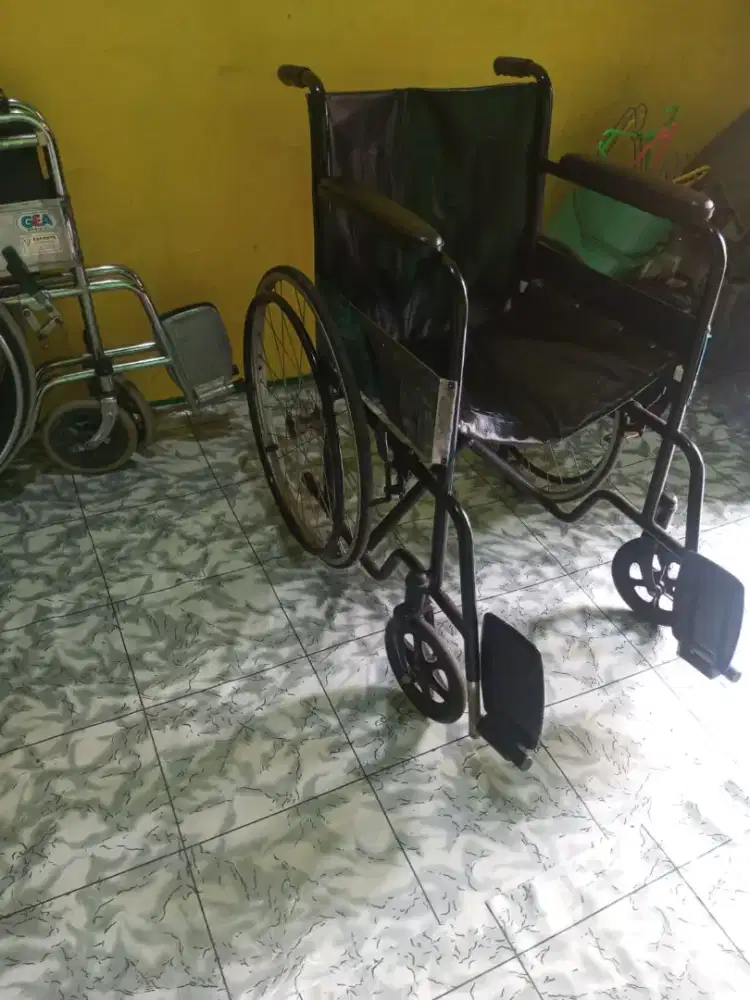 Dijual kursi roda bekas