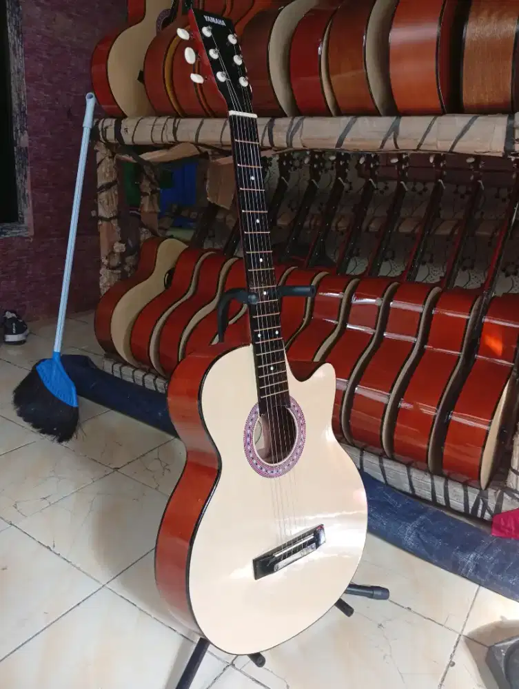 Gitar akustik string
