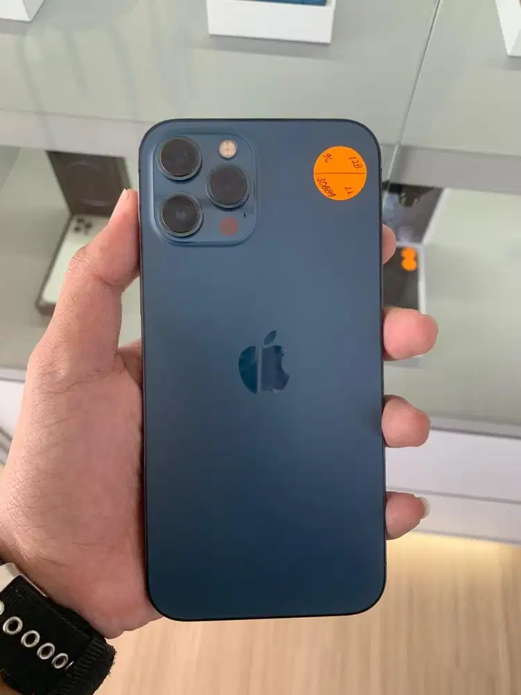 Iphone 12 pro max second like new