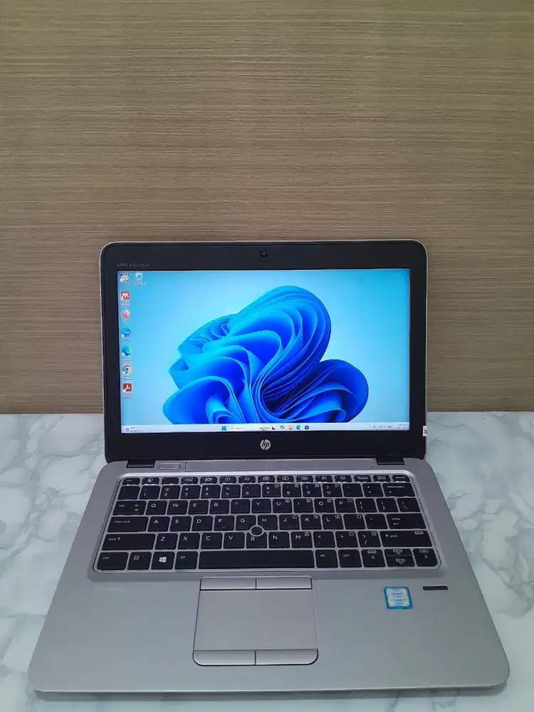 Hp elitebook 820, Core i7 gen6, ram 8GB, ssd 256GB, layar 12,5inch Fhd