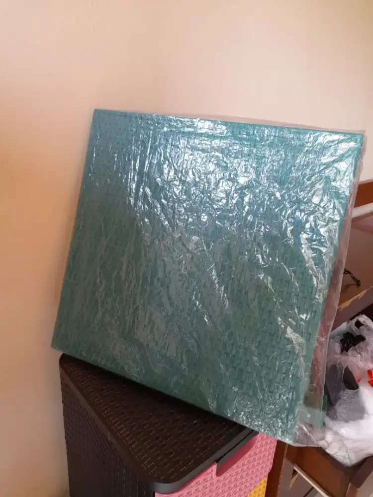 Meja plastik keranjang baju