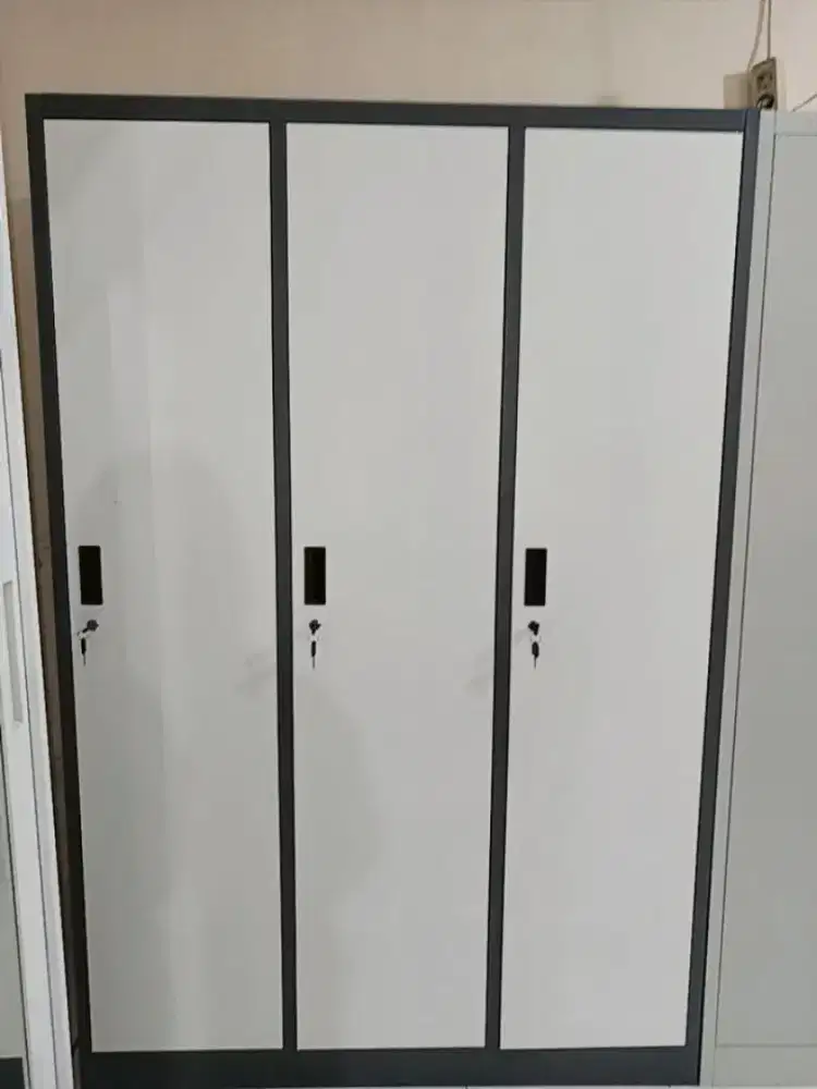 Lemari Arsip 3 Pintu Plat Besi