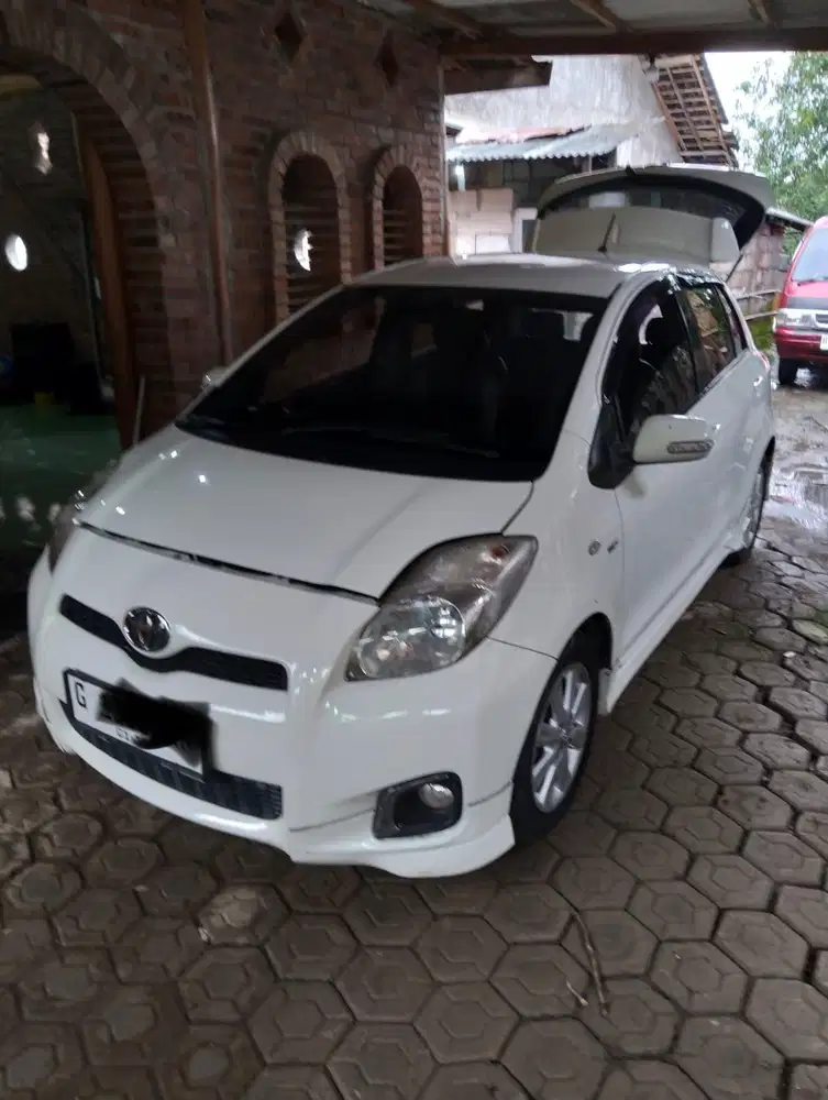 ISTIMEWA! TOYOTA YARIS 1.5 E AT 2012, FACELIFT, ORISINIL!!