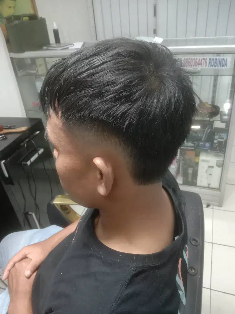 Cari pekerjaan yang halal.