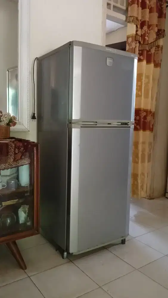 Kulkas LG 2 pintu siap di gunakan