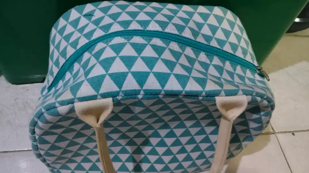 Tas dan botol air GIM