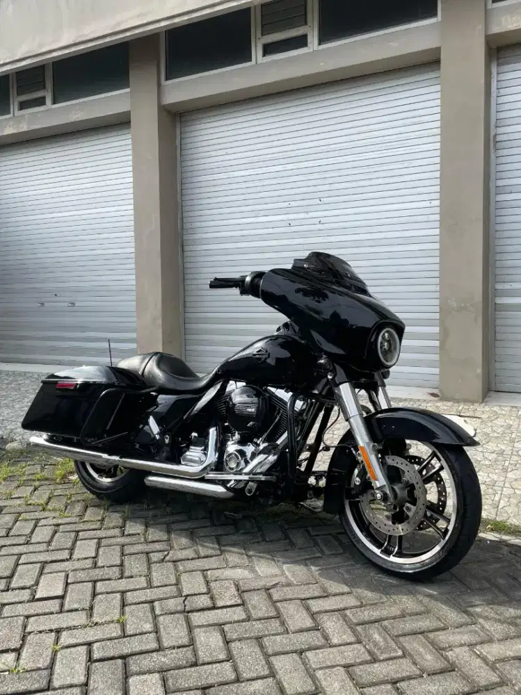 Harley Davidson Street Glide Special 2016, black glossy, mulus