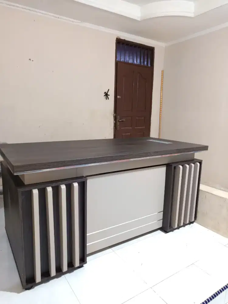 Meja Direktur Letter L