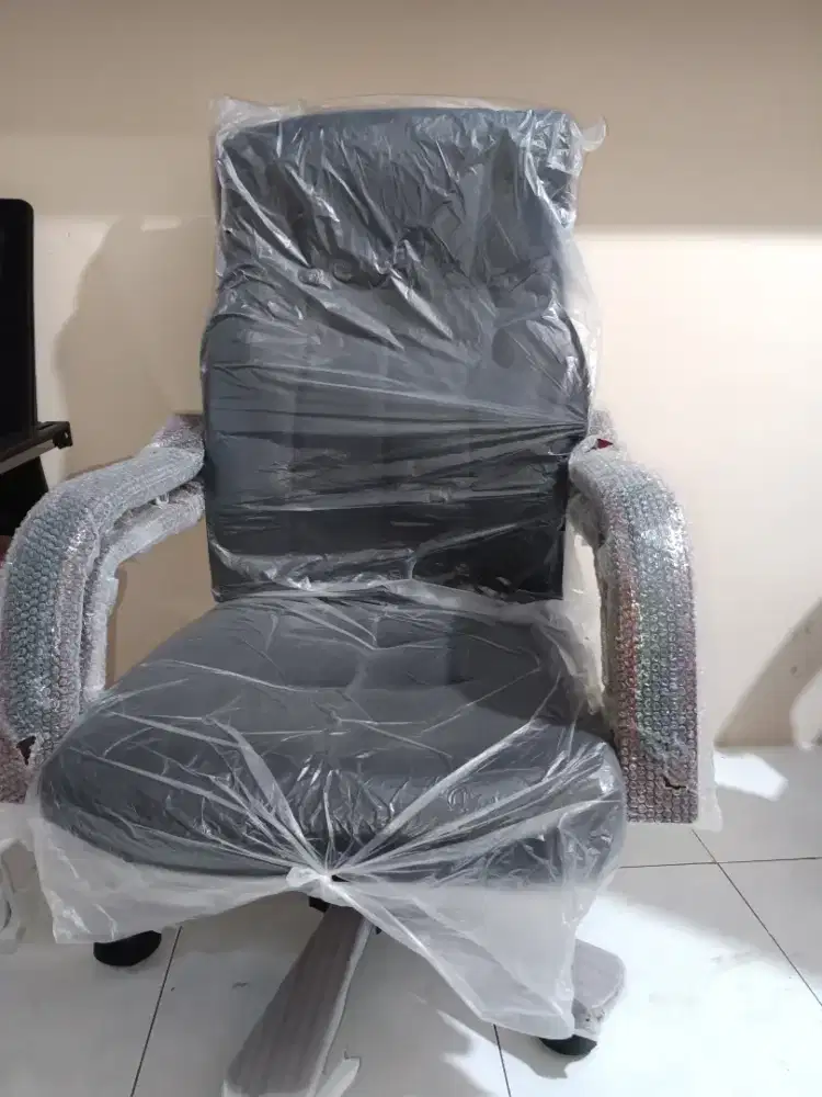 Kursi Direktur Tangan Kayu