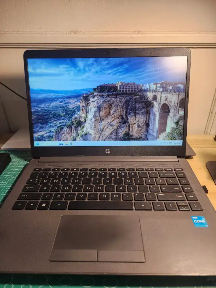 Dijual laptop HP seri 240 G9