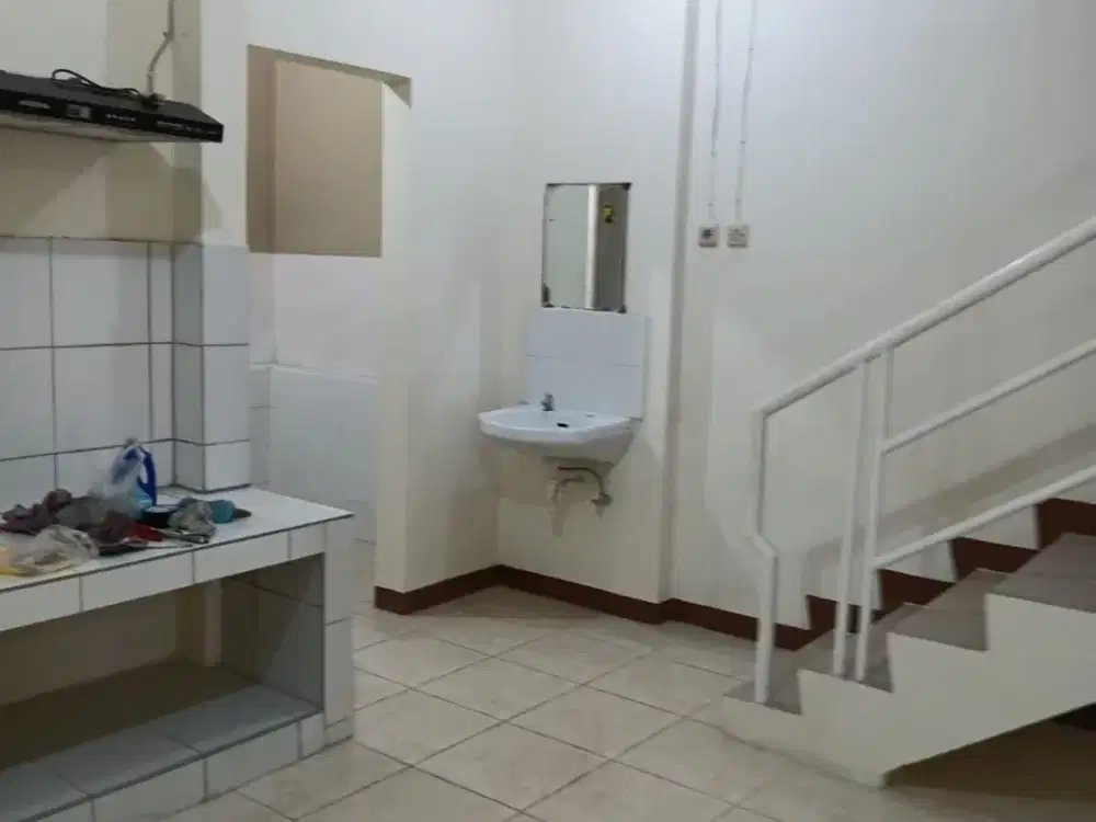 Rumah Di Tanjung Duren Jakarta Barat Luas 4,5x11 3 Lantai Semi Furnished