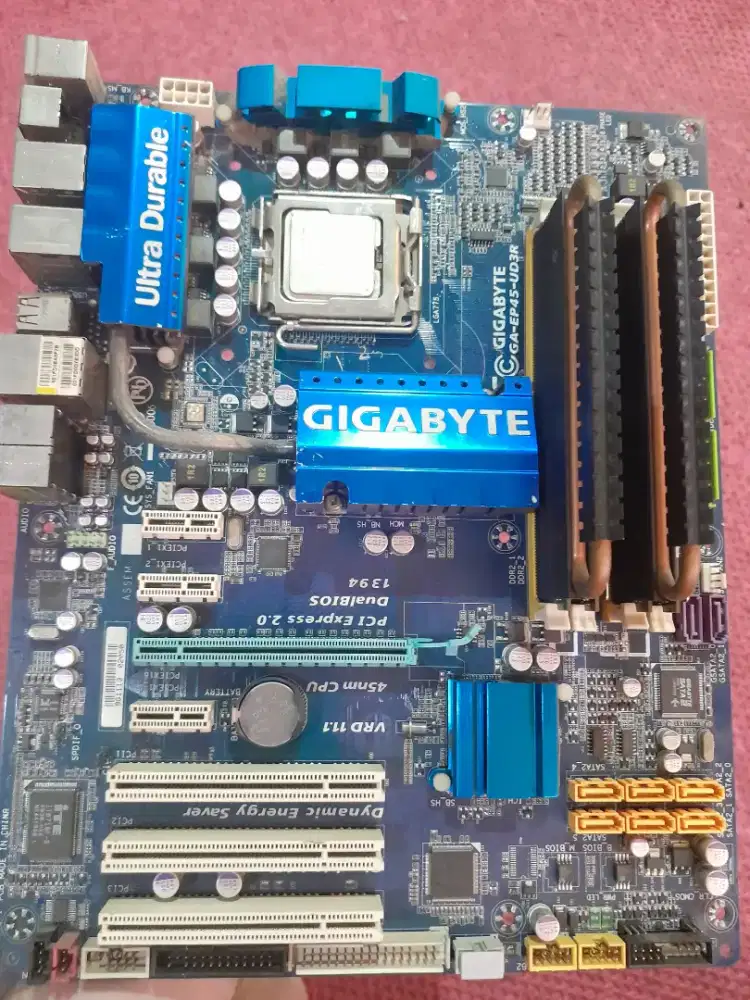 Motherboard gigabyte dan ram ddr2 corsair