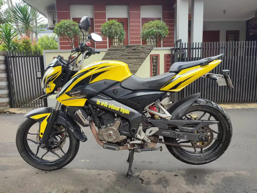 BAJAJ PULSAR 200NS TAHUN 2014