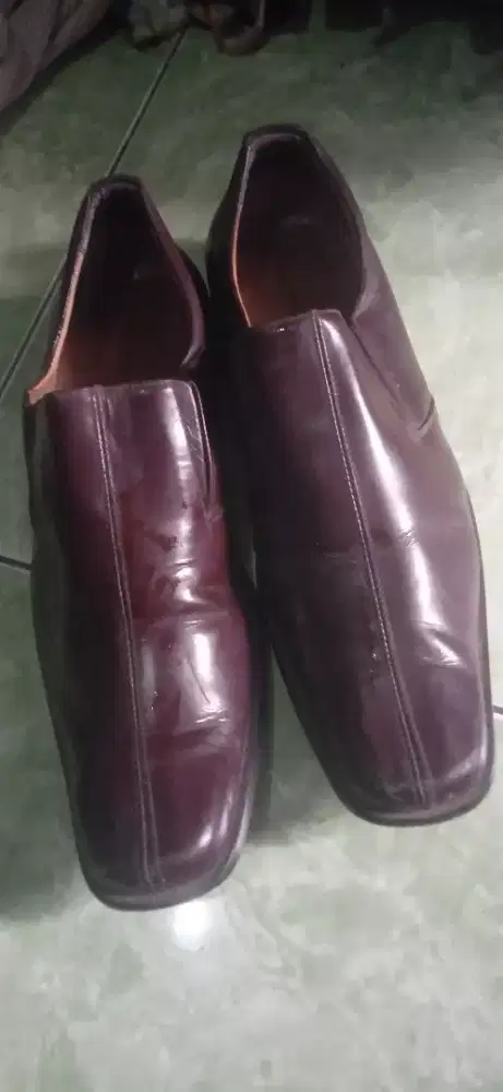 Sepatu kulit asli Italia