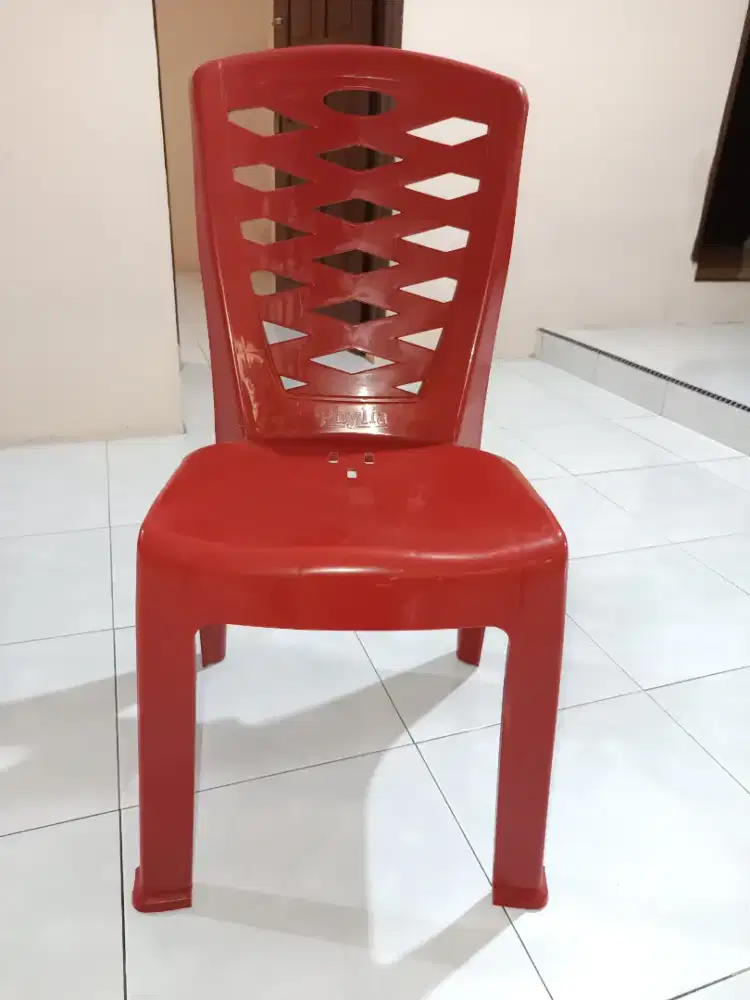 Kursi plastik phylia