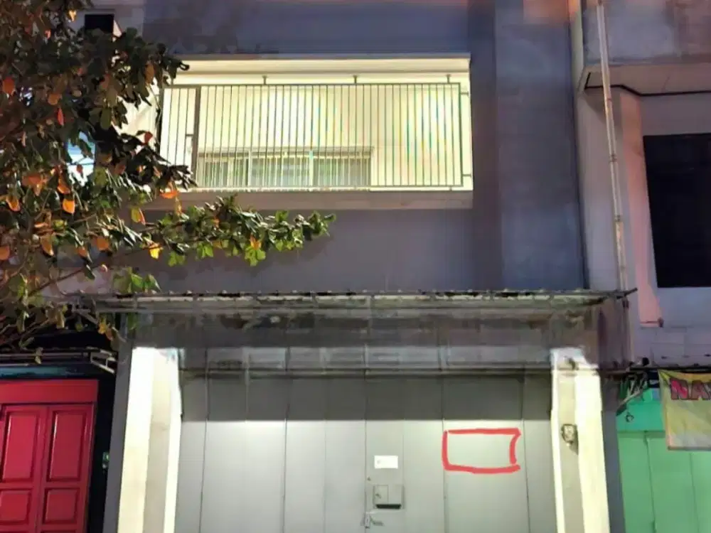 Ruko 3 lantai solo kota jl.Stabelan strategis