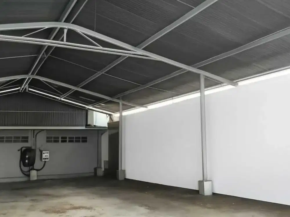 Di sewakan gudang  luas 500 m2 usaha paket