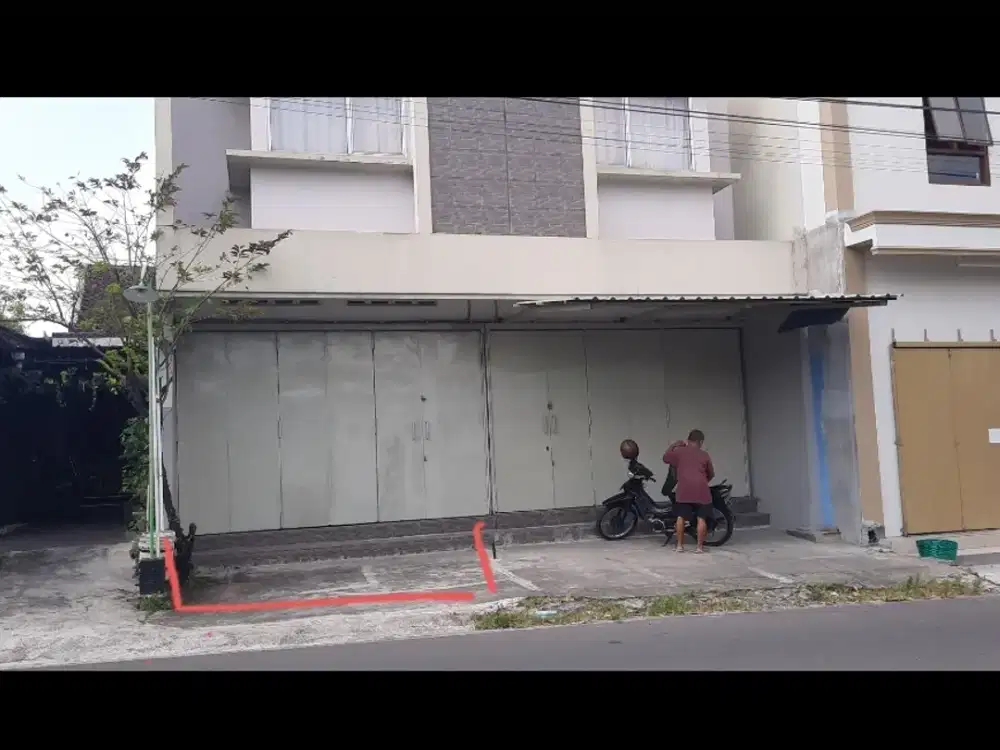 Di sewakan ruko barat SMA N 6 muka 4 meter