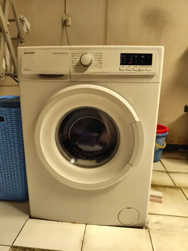 Mesin cuci sharp front loading ES-FL1072B