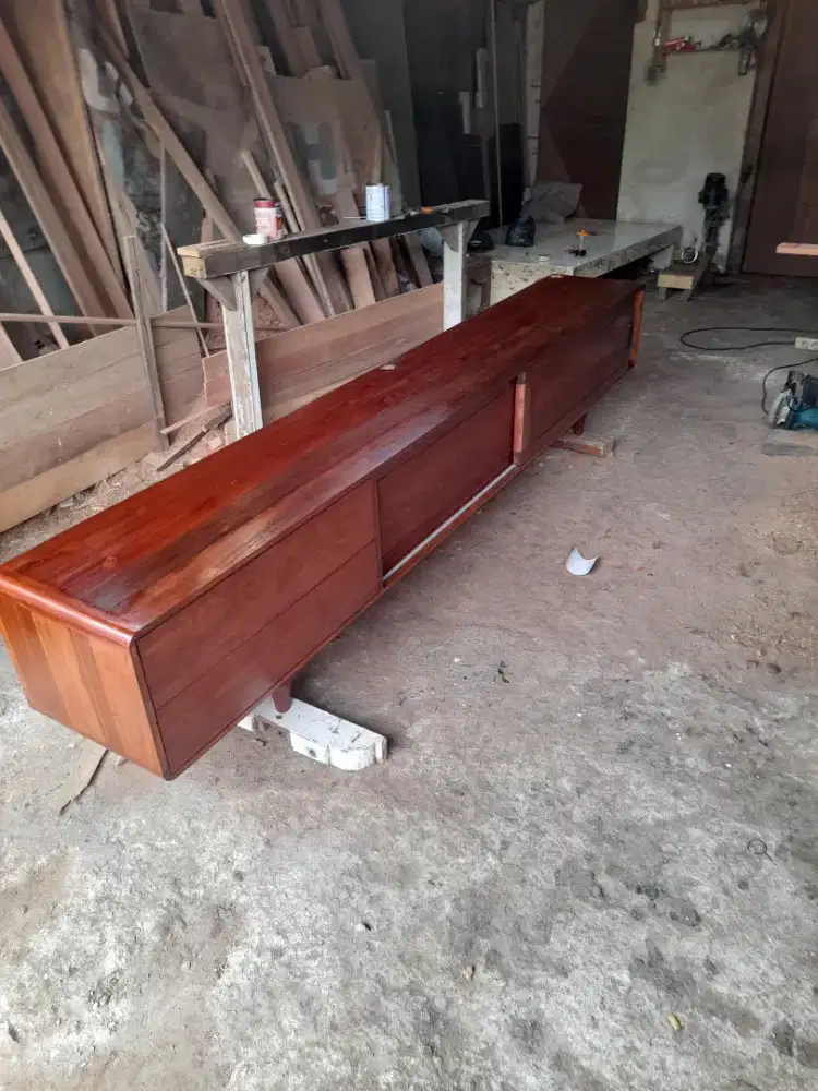 Kabinet tv kayu