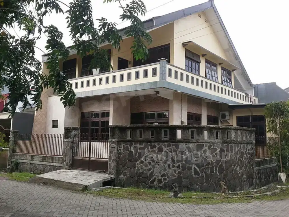 Rumah HOOK sutorejo, cocok buat di bangun ulang atau di jadikan kost