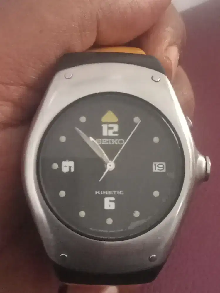 Jam Seiko kinetik