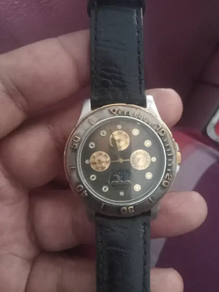 Jam Vanguard London moonphase