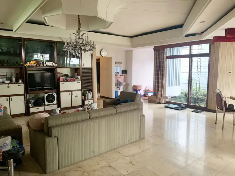 Rumah Besar di Sayap Cipaganti, Sangat Strategis