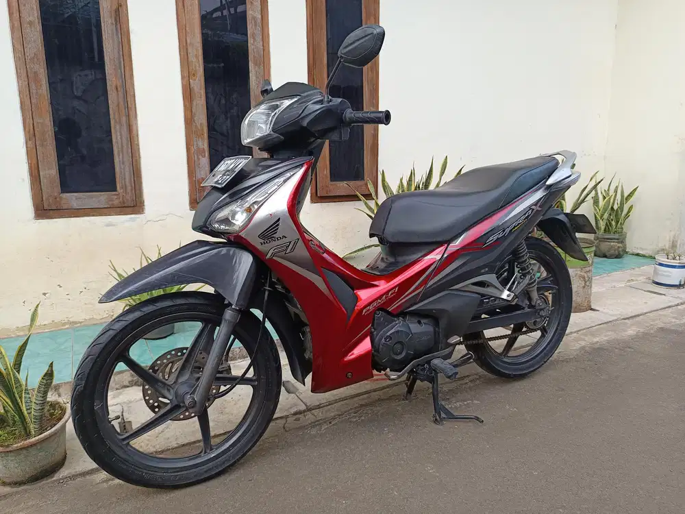 Di jual cepat supra helmin 2014 lengkap bagus