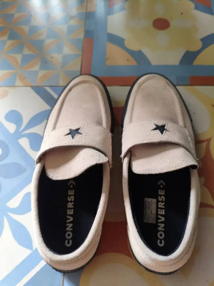 sepatu convers slip on