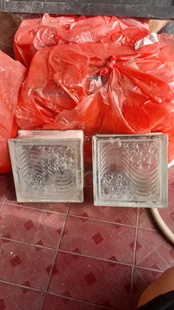 Glass Block Mulia bekas 18 buah