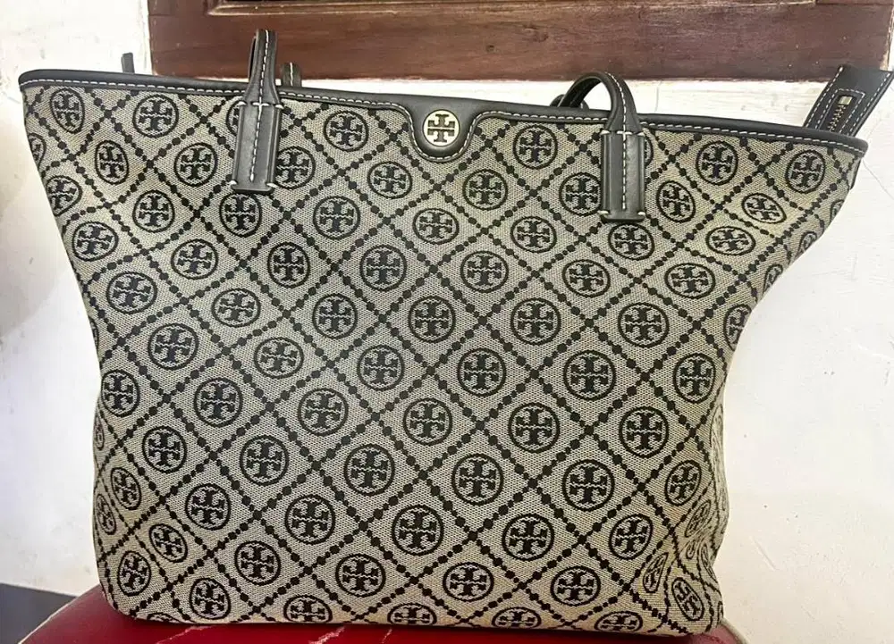 TORY BURCH T Monogram Zip Tote