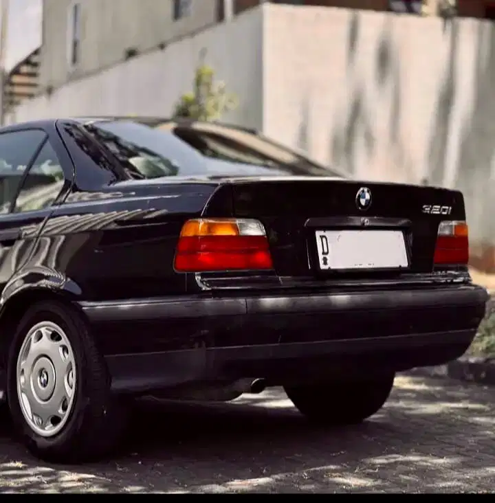Fast sale BMW 320i 1995 originalan