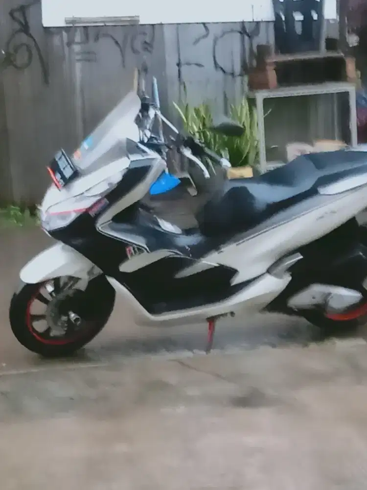 Honda PCX 2018 white